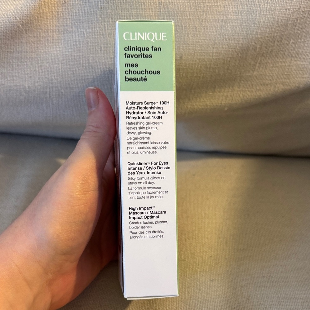 Clinique Fan Favorites 3 Piece Gift Set - Picture 4 of 7